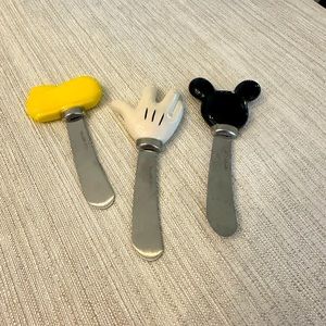 Darling set of ceramic/stainless steel cheese spreaders.